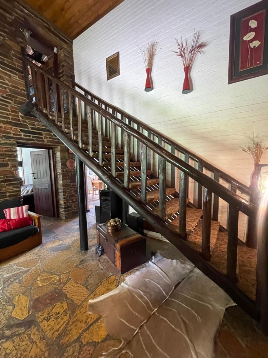 5 Bedroom Property for Sale in Christiana North West